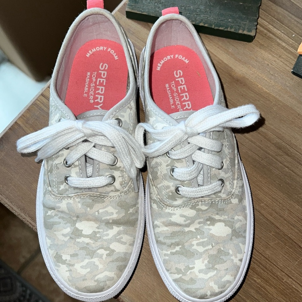 Kids Sperry shoes sz 1m